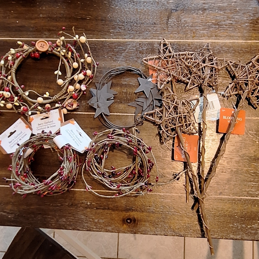 Primitive Berry Garland Craft Supplies And Star Stakes